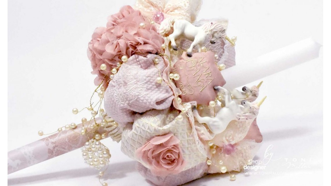 Lumanare botez brodata cu gold si accesorizata cu trei figurine unicorni Golden Unicorns Valley 12